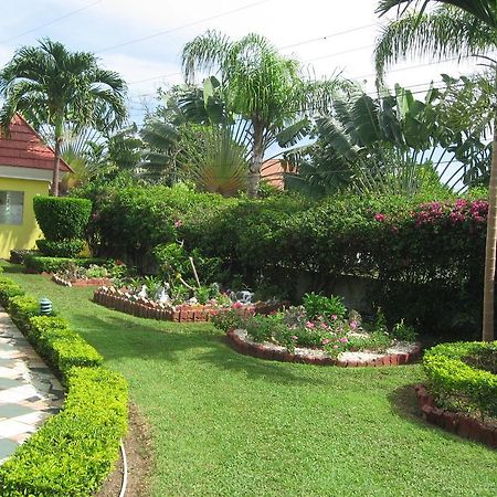 Villa Sonate Runaway Bay Exterior foto